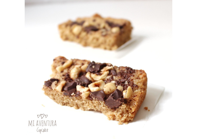 Blondie de avellanas y chocolate (saludable)